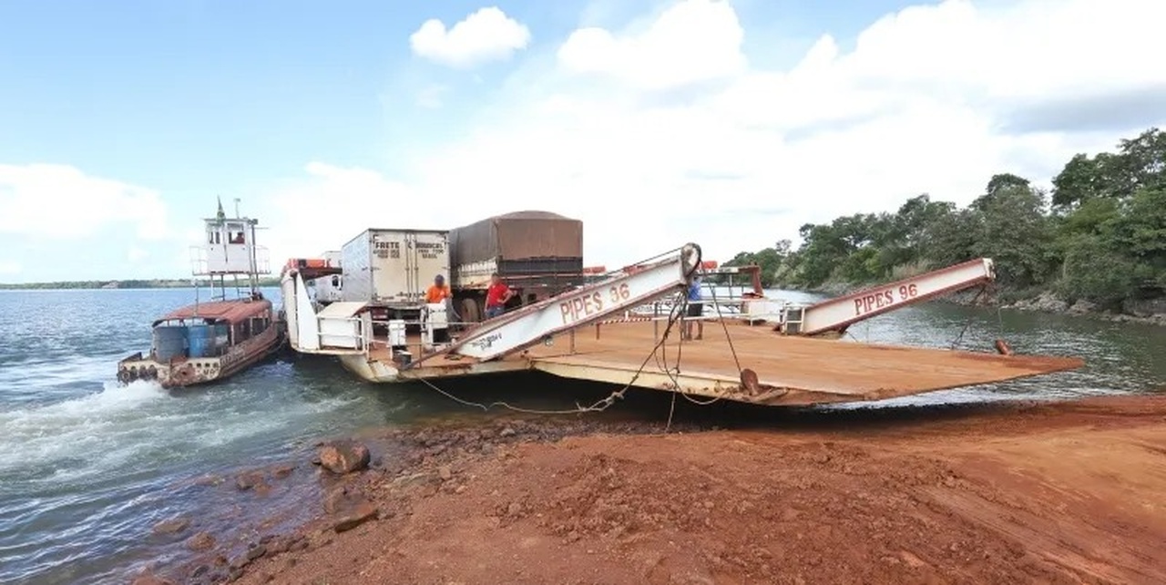 Balsa estava derramando óleo em pleno Rio Tocantins