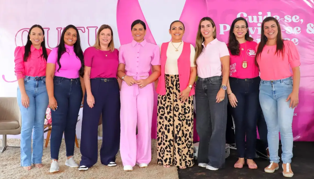 Primeira-dama Karynne Sotero realiza ação alusiva ao Outubro Rosa para cerca de 150 mulheres no Jardim Taquari