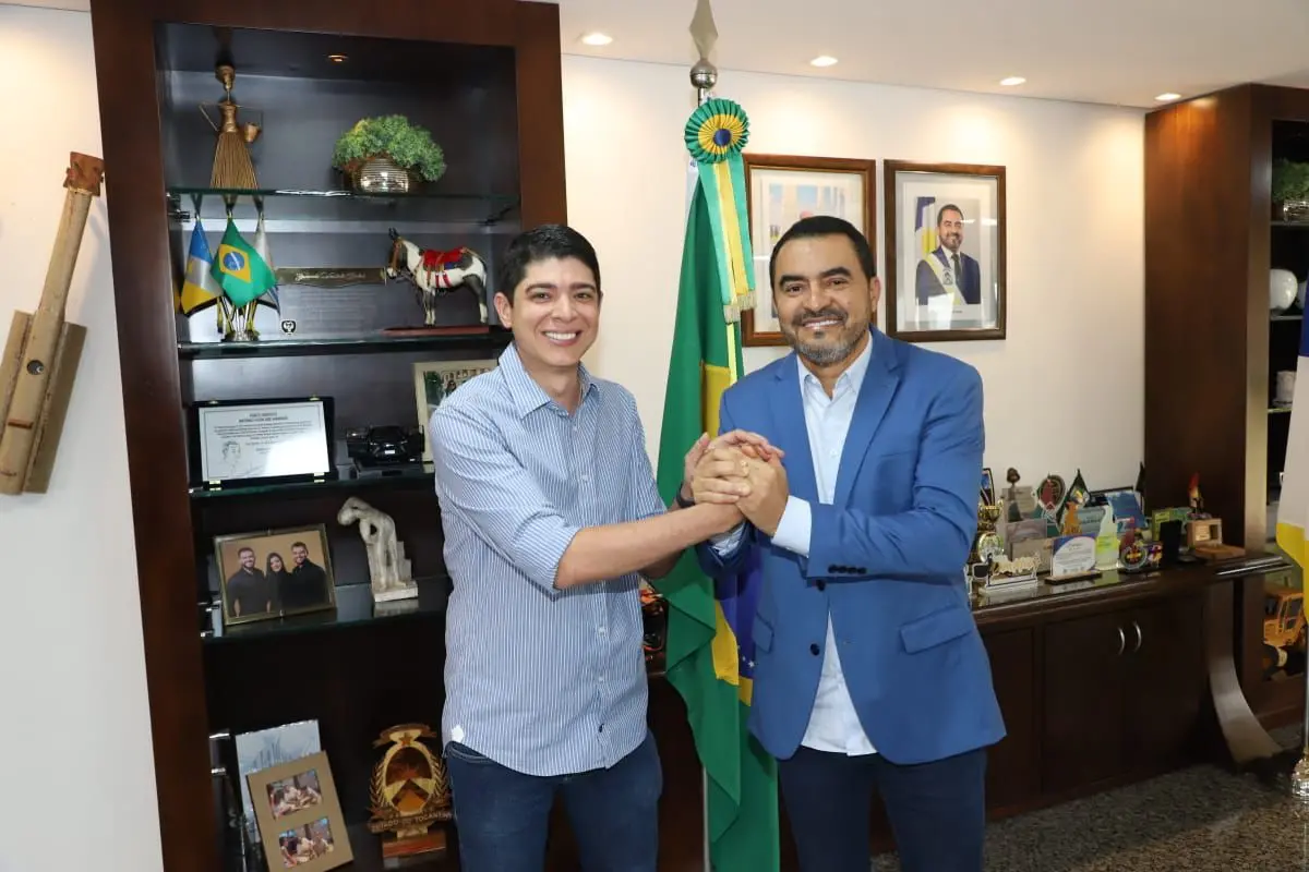 O governador Wanderlei Barbosa recebeu hoje em seu gabinete o Prefeito de Paraíso do Tocantins, Celso Morais.